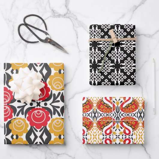 ロシアのフォーク黒い赤い花と鳥の幾何学的 ラッピングペーパーシート (正面)