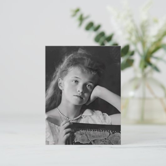 ロシアの娘ツァル・ロマーノフのグランド・デュチェス・オルガ ポストカード (スタンド正面)