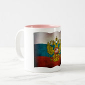 ロシアの旗を振っている ツートーンマグカップ (正面左)