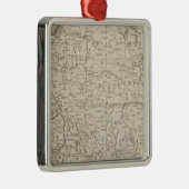 ロシアの要求を示すポーランド メタルオーナメント (右)