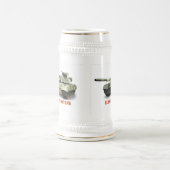 ロシアの T-90 ビールジョッキ (中央)