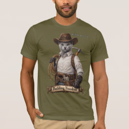 ロシアンブルーのカウボーイ・キャット – 自由を築く Tシャツ
