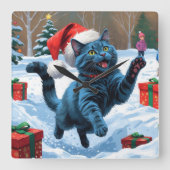 ロシアンブルーの猫が雪の中をクリスマス帽子をかぶって走る スクエア壁時計 (正面)