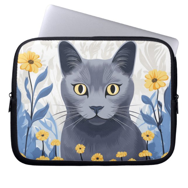 ロシアンブルーの猫と黄色い花 ラップトップスリーブ (正面)