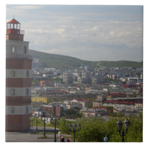 ロシア、ムルマンスク。北極圏の北に位置する最大の都市 タイル