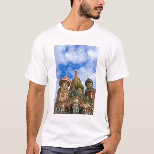 ロシア、モスクワ、赤の広場、聖ワシリイ大聖堂 Tシャツ (正面)