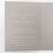 ロシェルモダンタコンテンポラリーウペエレガントな結婚式 三つ折り招待状 (内部最初)
