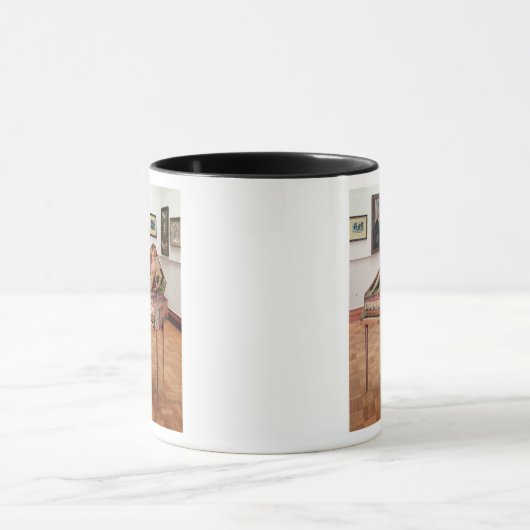 ロジャーの揚げ物によって絵を描かれるバージナル マグカップ (中央)