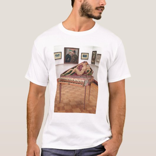 ロジャーの揚げ物によって絵を描かれるバージナル Tシャツ (正面)