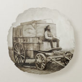 ロジャー・フェントンの写真ワゴン写真現実主義 ラウンドクッション (正面)