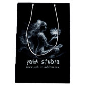 ロタス・ヨガ講師　瞑想のポーズ　輝くミスト ミディアムペーパーバッグ (裏面)