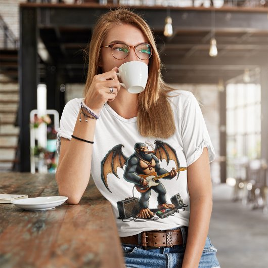 ロッキングビッグフットShreds on Guitar Tシャツ