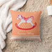 ロッキングホースアートオレンジ桃の名前キッズピロー クッション (ブランケット)