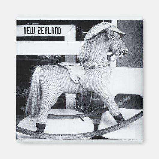 ロッキングホース、ニュージーランドBW (冷蔵庫用マグネット) マグネット (正面)