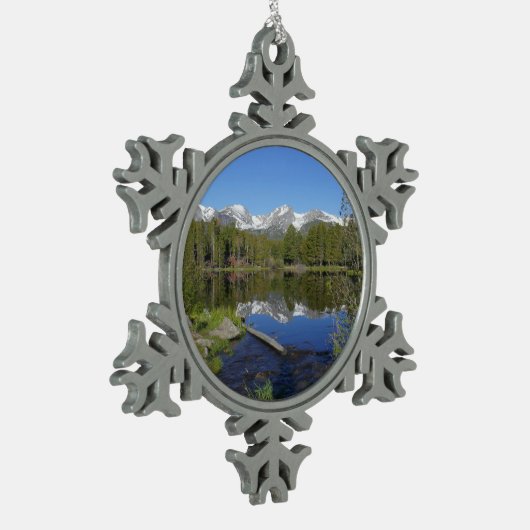 ロッキーマウンテン国立公園のスプラハ湖II スノーフレークピューターオーナメント (左)