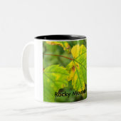 ロッキー山脈の黄緑の紅葉 11oz マグカップ (正面左)