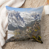 ロッキー山脈を見つめる黄色いベリーズのマーモット クッション (ブランケット)