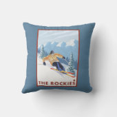 ロッキー山脈- Downhhillの雪のスキーヤー クッション (裏面)