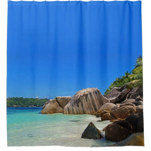 ロッキー海と美しい熱帯ビーチ シャワーカーテン (正面)