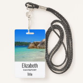 ロッキー海と美しい熱帯ビーチ バッジ (裏面ランヤード)