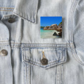 ロッキー海と美しい熱帯ビーチ 缶バッジ (インサイチュ)