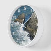 ロッキー海岸沿いの砕ける波 壁時計 (傾斜)