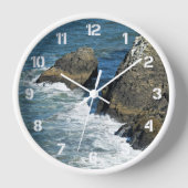 ロッキー海岸沿いの砕ける波 壁時計 (正面)