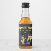 ロックおもしろいでバズ間抜けキュートな誕生日ユーモア黒 リキュールボトルラベル (正面)