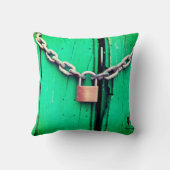 ロックおよび鎖の枕 クッション (裏面)