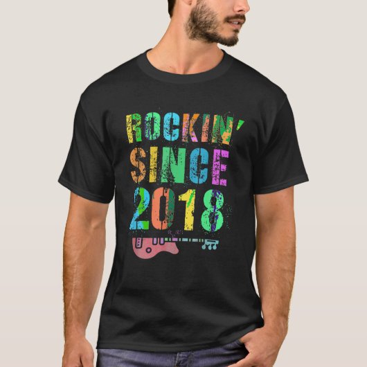 ロックイン2018年以来ヴィンテージロックスター4th誕生日ボー tシャツ (正面)