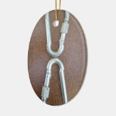 ロックイン:耐久性のあるスチールカラビナーロックデザイン セラミックオーナメント (左)