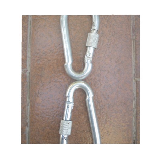 ロックイン:耐久性のあるスチールカラビナーロックデザイン ノートパッド (正面)