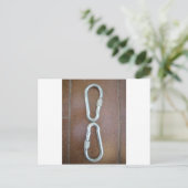 ロックイン:耐久性のあるスチールカラビナーロックデザイン ポストカード (スタンド正面)