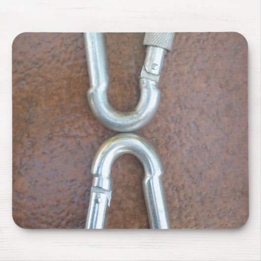 ロックイン：耐久性のあるスチールカラビナーロックデザイン マウスパッド (正面)