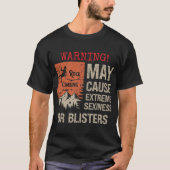 ロッククライミングの冒険、ディストressedな見た目の面白いサーク tシャツ (正面)