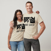 ロッククライミング - 諦めるか、乗り越えるか? Tシャツ (ユニセックス)