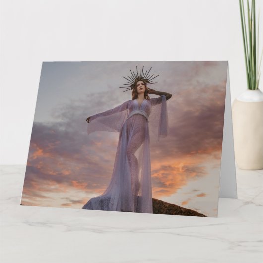 ロックグリーティングカードに立つ豪華な女性 カード (正面)