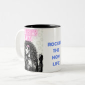 ロックスターママ：あなたの内の岩の女神をチャンネル ツートーンマグカップ (正面左)