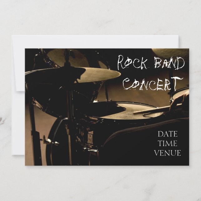 ロックバンドのコンサート演奏 (正面)