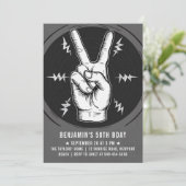 ロックパーティーピースサインBW大人のモダンおもしろい誕生日 招待状 (スタンド正面)