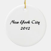 ロックフェラーの中心及びアイススケーターのクリスマス セラミックオーナメント (裏面)