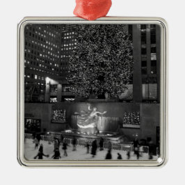 ロックフェラーの中心及びアイススケーターのクリスマス メタルオーナメント