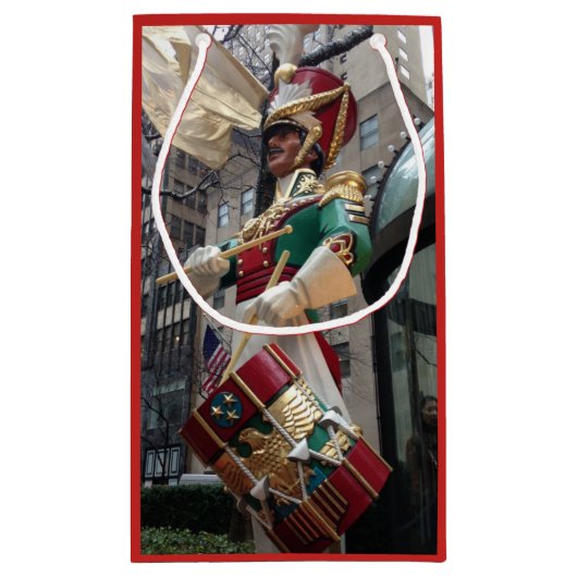 ロックフェラーセンタードラマー男の子クリスマスニューヨーク スモールペーパーバッグ (裏面)