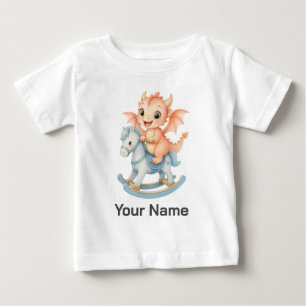 ロックホースに乗ったドラゴンの赤ちゃん キッズデザイン ベビーTシャツ