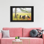 ロックポートメインの農場でベルテッドガロウェイ牛 キャンバスプリント (インサイチュ (リビング))