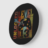 ロック解除されたレベル13 ラージ壁時計 (傾斜)