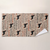 ロットワイラーのシルエットおよび単語の芸術パターン バスタオル (バスタオル)