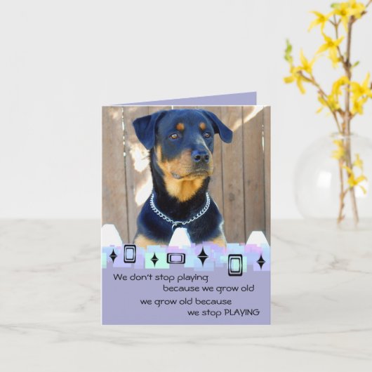 ロットワイラーの子犬の誕生日の挨拶 カード (黄色い花)