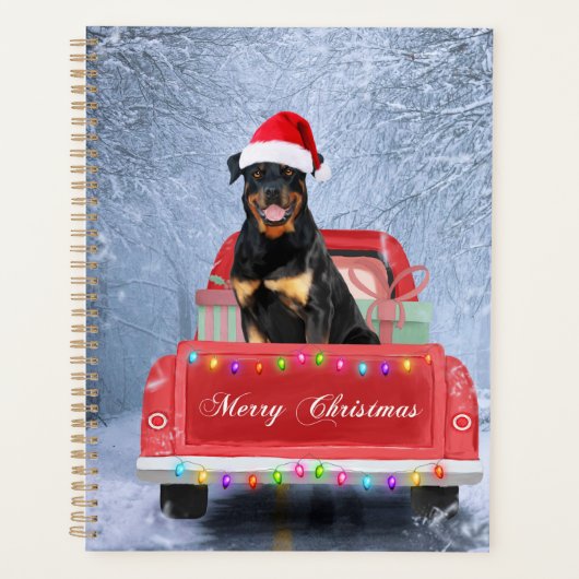 ロットワイラーの犬が雪の中でクリスマストラックに座って プランナー手帳 (正面)