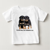 ロットワイラーの相棒の幼児のユニセックスなワイシャツ ベビーTシャツ (正面)